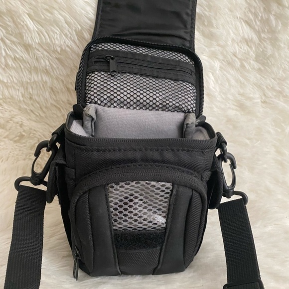 Lowepro Camera Case | Black - Picture 2 of 8